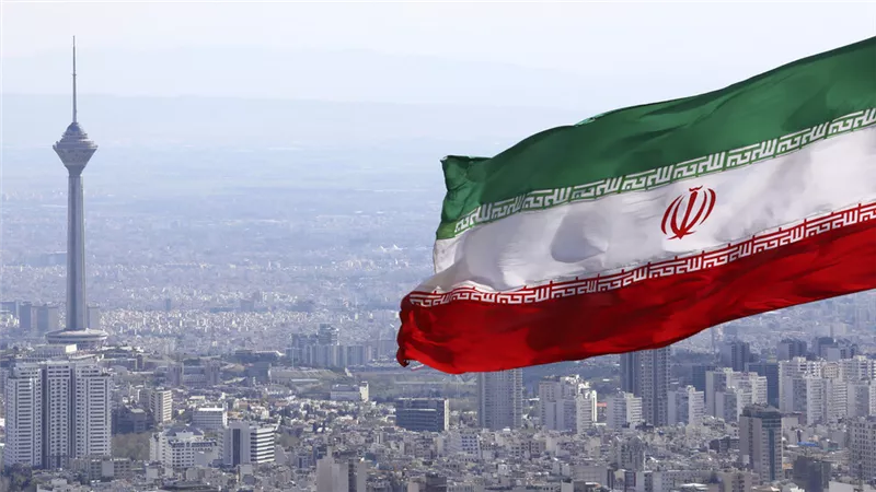 تقرير: إيران تستغل وقف إطلاق النار لإعادة تسليح نفسها
