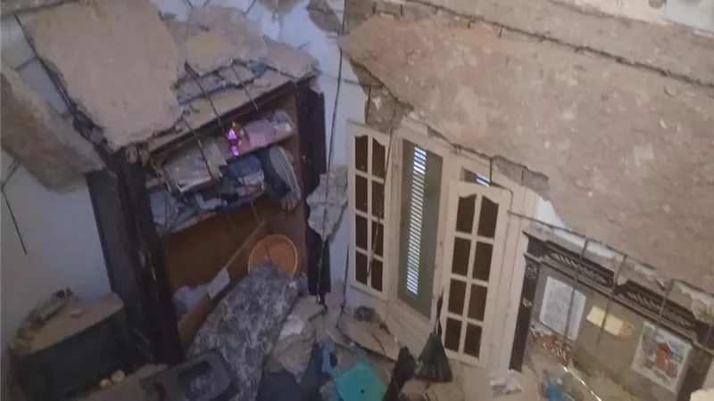 سقوط جزئي بعقار سكني بمحرم بك يسفر عن 11 مصابًا