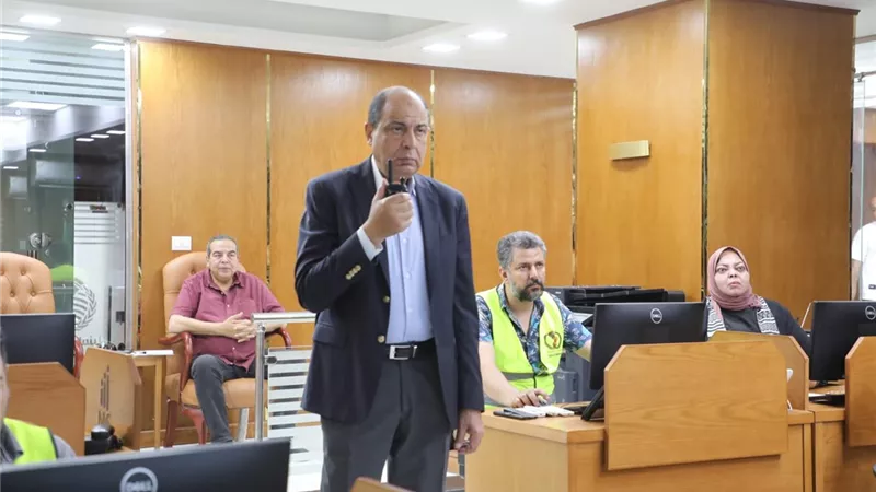 محافظ المنيا يتابع من داخل مركز السيطرة انطلاق الموجة 29 لإزالة التعديات