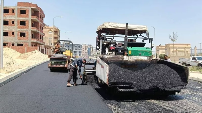 الإسكان تتابع تطوير الطرق في 5 مدن جديدة لتحسين السيولة المرورية
