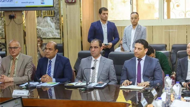 محافظ كفر الشيخ يوجه بتسريع العمل في مشروعات الخطة الاستثمارية الجديدة