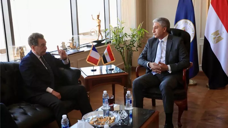 فرنسا تسعى لإنشاء مدرسة في إدارة الفنادق والضيافة بمصر