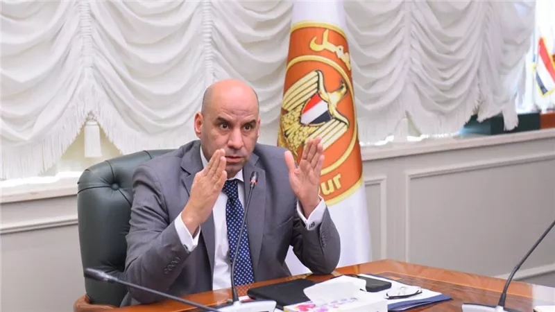  العمل: نشاط مكثف لمديريات العمل بالمحافظات مع العمال لدعم جنود الإنتاج