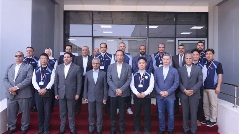 وزير الاتصالات يتفقد مصنع سامسونج ببني سويف باستثمارات 100 مليون دولار