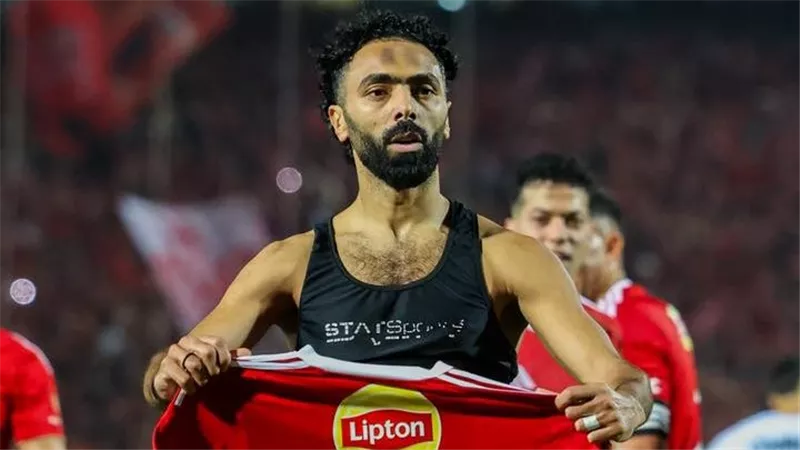 غموض يحيط بمستقبل حسين الشحات بين الأهلي والعروض الخارجية