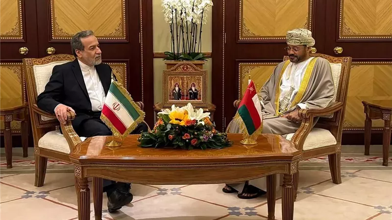البوسعيدي وعراقجي يبحثان المفاوضات بين أمريكا وإيران والملف النووي