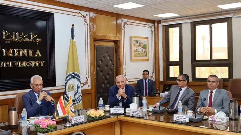 رئيس جامعة المنيا يستقبل فرق المراجعين الخارجيين لهيئة ضمان الجودة 