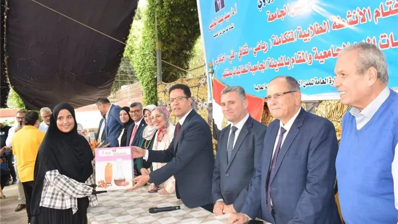 رئيس جامعة بنها: القيم المجتمعية لا تتجزأ.. واحذروا من مواقع التواصل