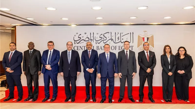محافظ البنك المركزي يبحث تعزيز التعاون مع بنك التنمية الإفريقي