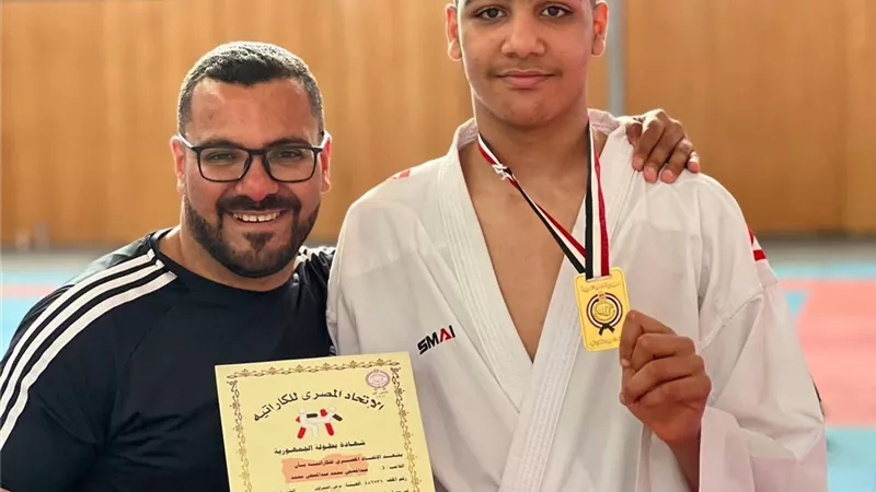 محافظ كفر الشيخ يهنئ بطل الكاراتيه «عبدالمعطي» بعد انضمامه لمنتخب مصر