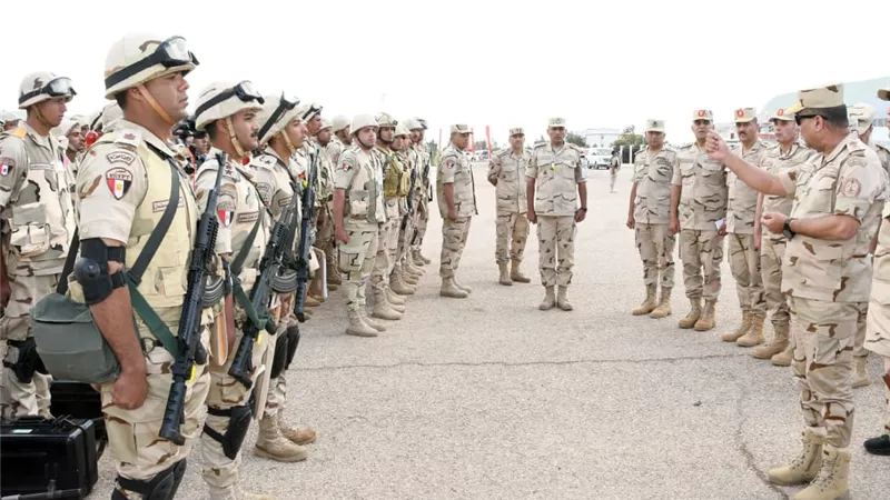  وزير الدفاع يلتقي عددا من مقاتلي المنطقة الغربية العسكرية|فيديو وصور  