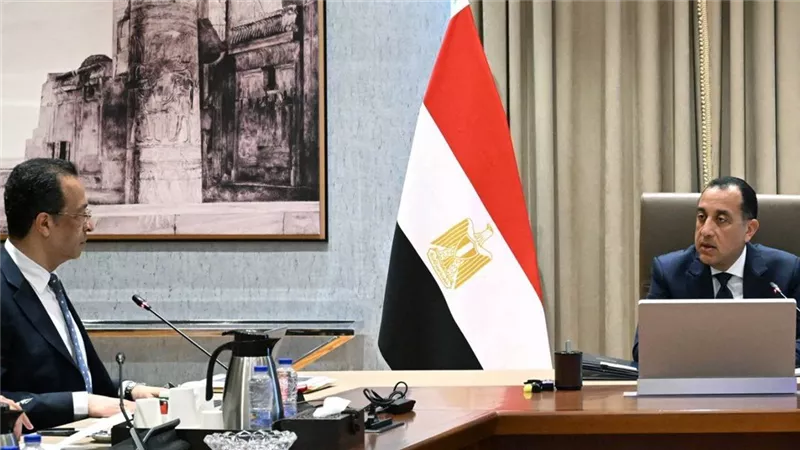 مدبولي ووزير الاتصالات يتابعان مبادرة «الرواد الرقميون» لتأهيل الشباب