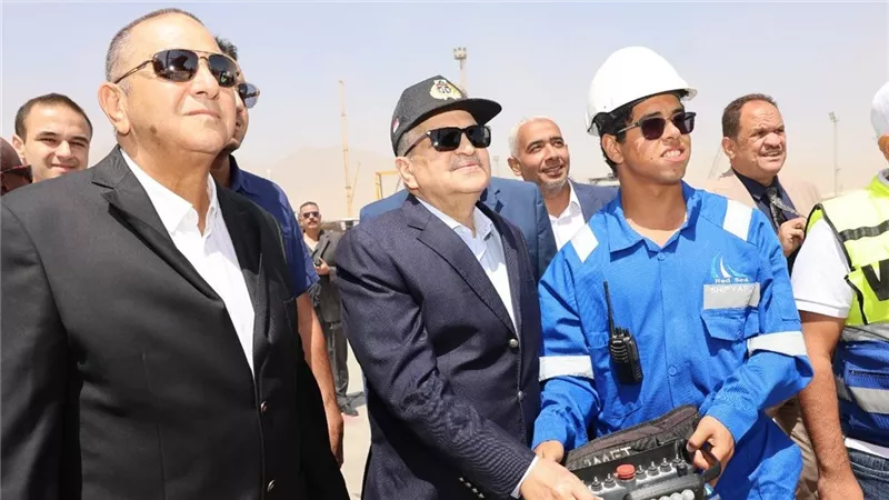 رئيس هيئة قناة السويس يشهد تدشين سفينتي الصيد «رزق 2 ورزق 3»
