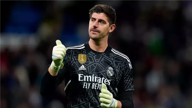 كورتوا يقترب من حراسة عرين ريال مدريد أمام برشلونة