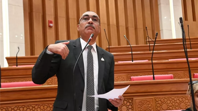 إيهاب منصور: أصحاب المعاشات في معاناة يومية.. والحكومة: فوت علينا بكره