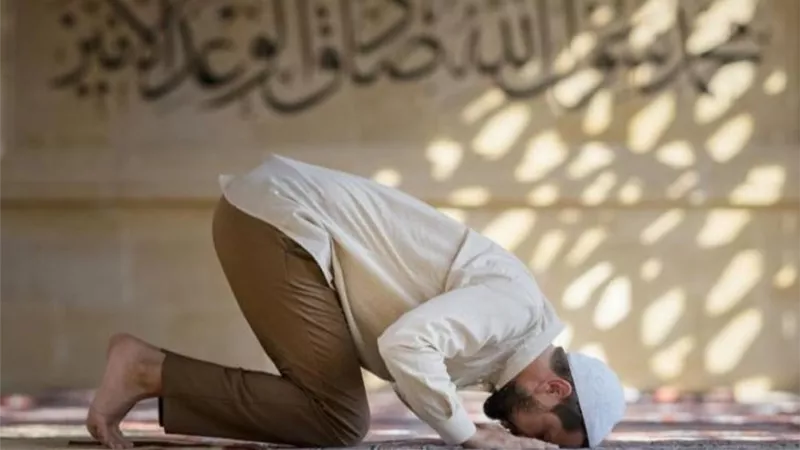 هل أقضي الظهر بعد صلاة العصر أم يجب الترتيب؟.. أمين الفتوى يجيب 