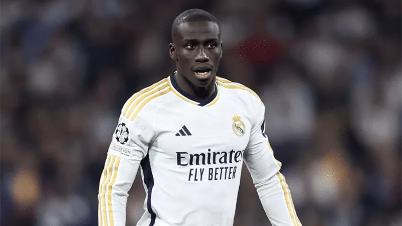 ريال مدريد يعلن نجاح جراحة ميندي بعد إصابته الأخيرة