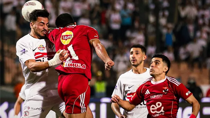لاعب الأهلي يطير إلى إسبانيا للانضمام لناديه رسميًا 
