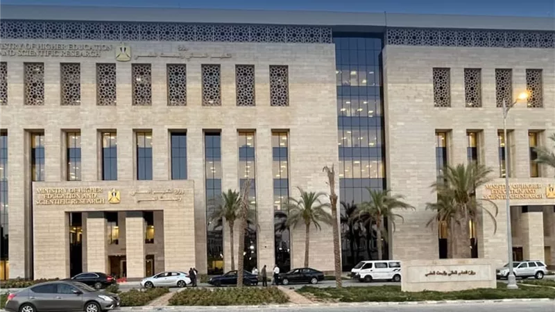 تلاعب بالمصروفات وتحصيل أموال من الطلاب وراء إحالة 10 مسئولين للتأديب