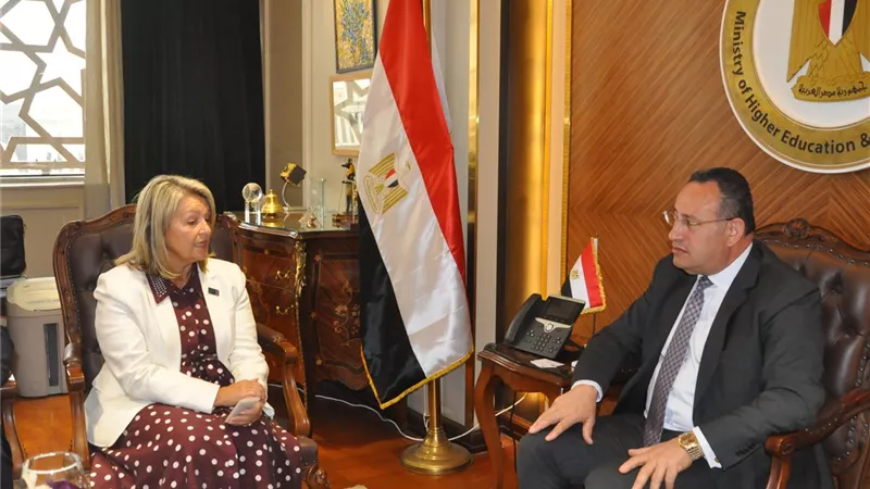 وزير التعليم العالي يبحث إنشاء فرع لـجامعة بورنموث في مصر لتعزيز التعاون 