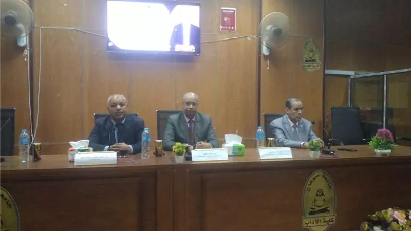 84 بحثًا علميًا.. طلاب آداب سوهاج يبتكرون حلولًا لمشكلات المجتمع