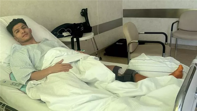 أول رسالة من إسلام عيسى للجماهير بعد إصابته بالرباط الصليبي