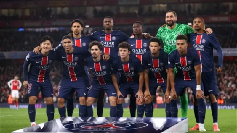 لويس إنريكي يعلن قائمة باريس لموقعة بايرن في دوري الأبطال
