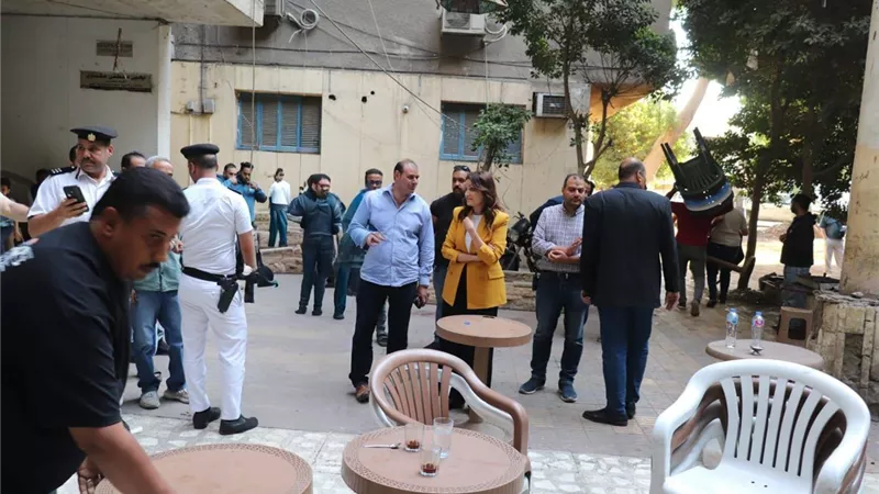 نائب محافظ الجيزة تتابع حملات غلق المقاهي غير المرخصة بالدقي والعجوزة