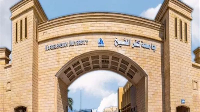 رئيس جامعة كفر الشيخ يسلم «تميز تمكين المرأة» لقطاع خدمة المجتمع  