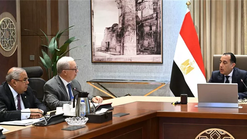 رئيس الوزراء يتابع مستجدات القيد المؤقت للشركات الحكومية في البورصة
