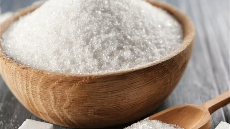 من 3 إلى 6 ملاعق صغيرة يوميا.. الصحة تحذر من الإفراط في تناول السكر والعسل