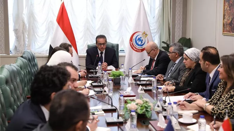 وزير الصحة يبحث مع السفير الفرنسي تعزيز التعاون في علاج أطفال فلسطين 