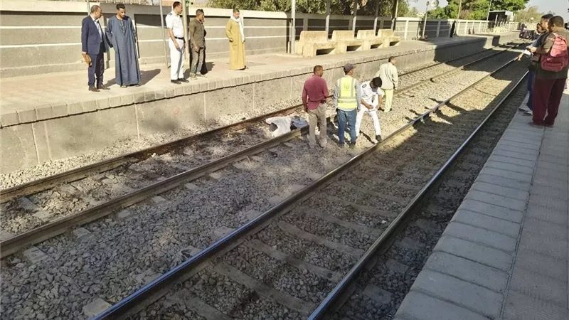 مصرع فتاة صدمها قطار أثناء عبورها مزلقان منقباد بأسيوط
