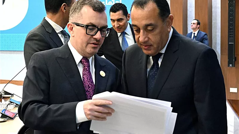 وزير التخطيط يستعرض النتائج المبدئية لأداء الاقتصاد المصري 