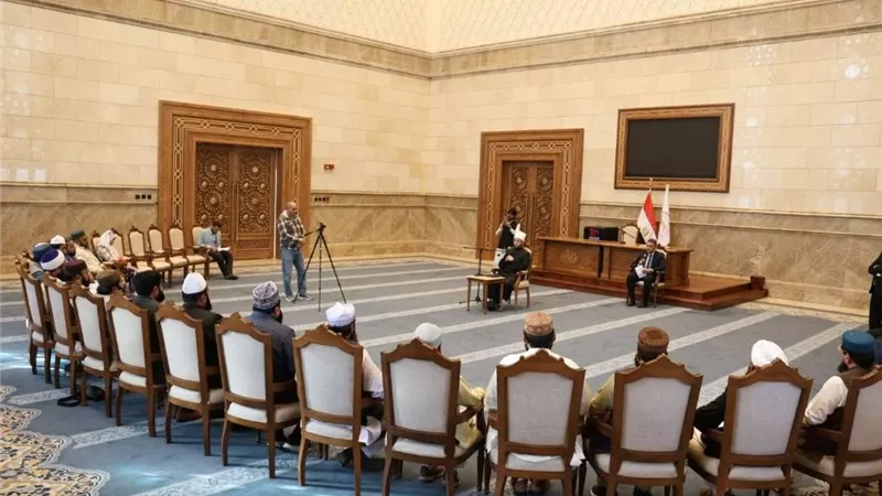 وزير الأوقاف يستقبل وفدًا من علماء باكستان بمسجد مصر