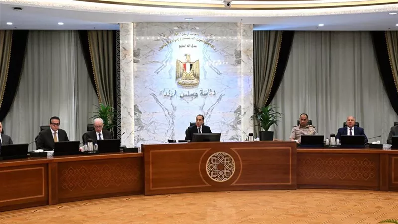 رئيس الوزراء يوجه بضرورة التزام جميع الوزارات بإجراءات الترشيد الحكومي