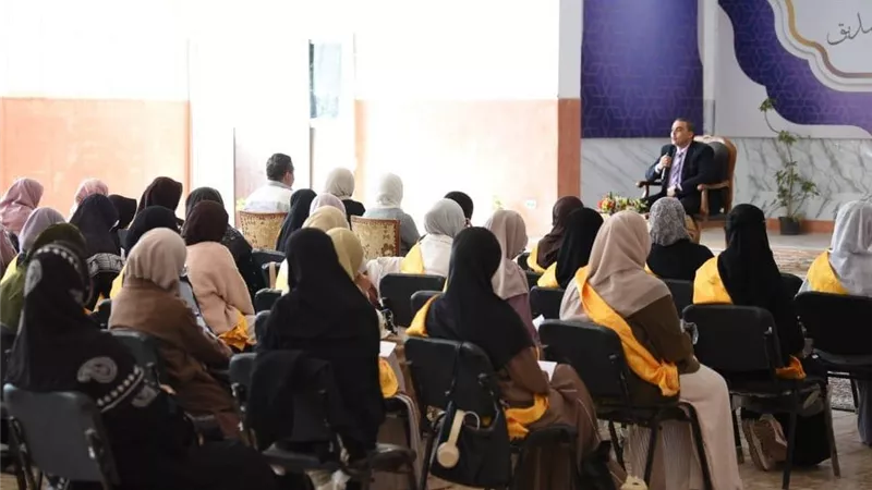 «إطلاق القدرات».. ندوة تثقيفية للطالبات الوافدات بمعسكر «أبي بكر الصديق»