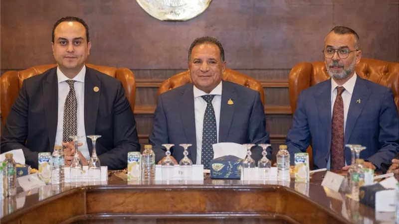 الشعب الجمهوري يناقش التأمين الصحي الشامل مع رئيس «الرعاية الصحية»