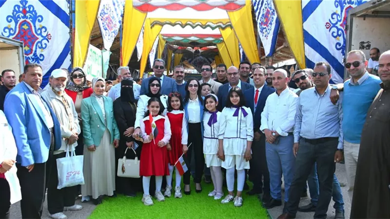 بأسعار مخفضة.. محافظ البحيرة تفتتح منفذًا للسلع الغذائية بالنوبارية