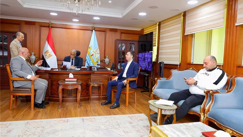 دعم التنمية.. محافظ كفرالشيخ يجتمع مع أعضاء النواب والشيوخ لتحسين الخدمات