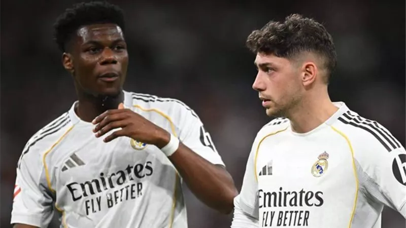 مشادة تشواميني بين فالفيردي تشعل أجواء ريال مدريد قبل الكلاسيكو