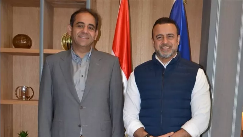 لو ضاقت بك الدنيا.. الداعية مصطفى حسني يرسم طريق السعادة لطلاب بورسعيد