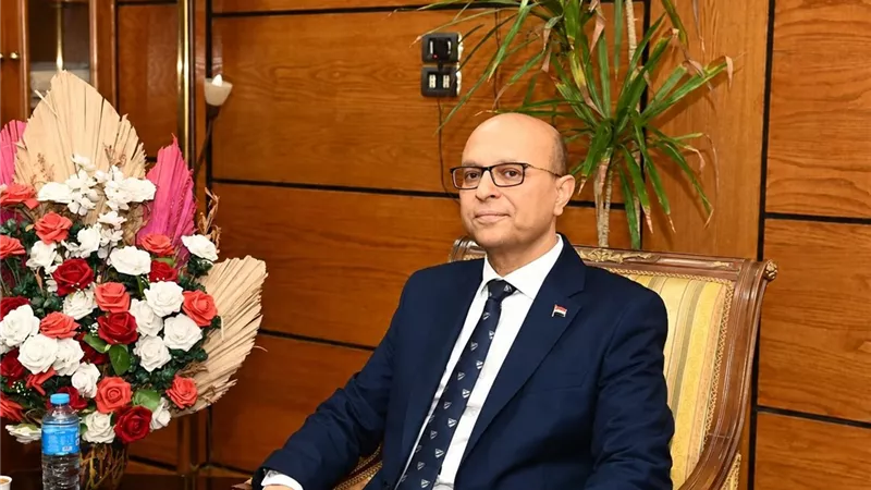 جامعة أسيوط تبحث دمج التدريب التكنولوجي داخل البرامج الدراسية