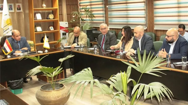 نائب رئيس جامعة أسيوط يستقبل وفدًا من ممثلي شركات تكنولوجيا المعلومات 