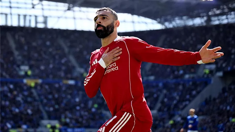 ليفربول يترقب موقف صلاح قبل قمة تشيلسي المرتقبة