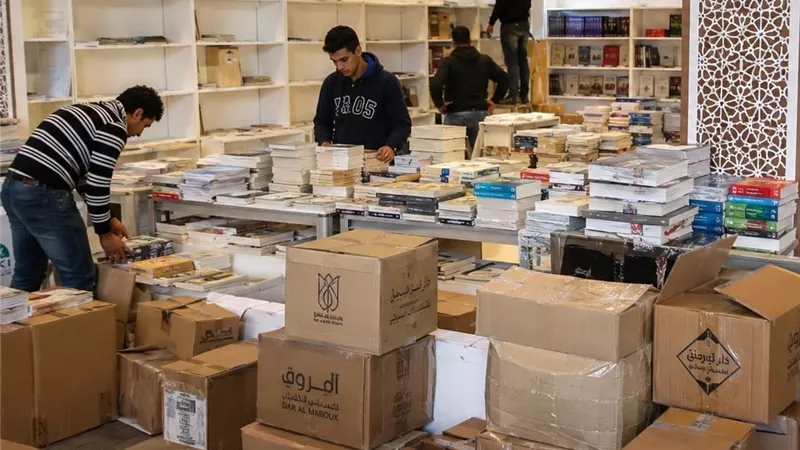 من المعارض إلى الموانئ.. كيف تحولت شحنات الكتب إلى أزمة للناشرين المصريين؟