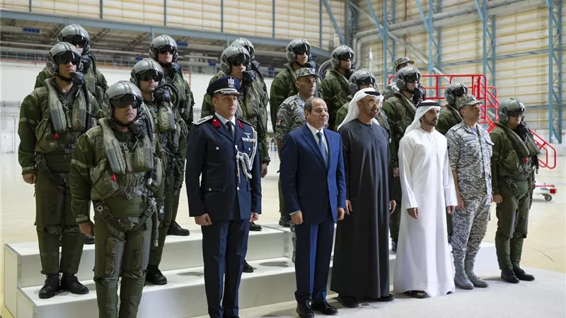 وكالة وام: بن زايد والسيسي يتفقدان مفرزة المقاتلات المصرية بالإمارات
