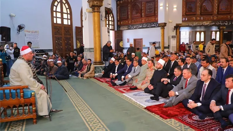 محافظ دمياط ووزيرالأوقاف يؤديان شعائر صلاة الجمعة بمسجد الرحمة في رأس البر