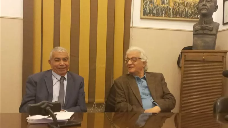 «معركة من تخوضها إيران» على طاولة مناقشات اتحاد كتاب مصر