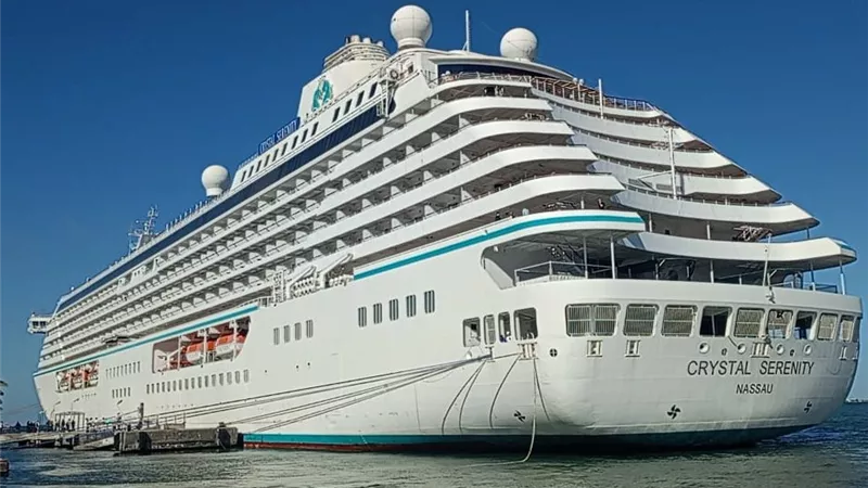 ميناء غرب بورسعيد يستقبل 752 سائحًا على متن السفينة CRYSTAL SERENITY